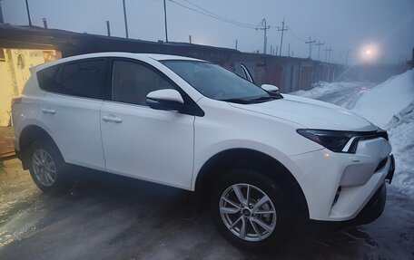Toyota RAV4, 2015 год, 2 098 000 рублей, 11 фотография