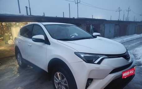 Toyota RAV4, 2015 год, 2 098 000 рублей, 10 фотография