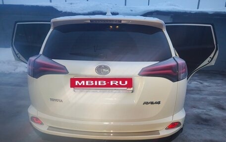 Toyota RAV4, 2015 год, 2 098 000 рублей, 16 фотография