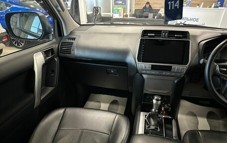 Toyota Land Cruiser Prado 150 рестайлинг 2, 2019 год, 5 299 900 рублей, 14 фотография