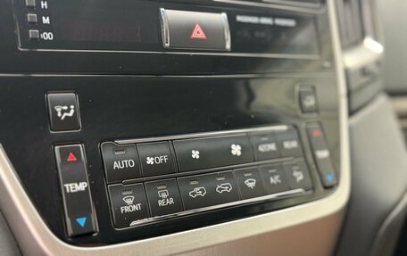 Toyota Land Cruiser 200, 2020 год, 8 899 900 рублей, 10 фотография