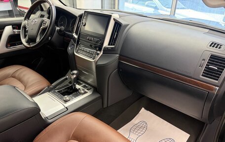 Toyota Land Cruiser 200, 2020 год, 8 899 900 рублей, 20 фотография