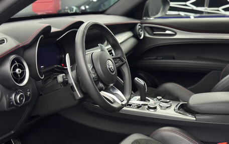 Alfa Romeo Stelvio, 2024 год, 4 799 000 рублей, 16 фотография