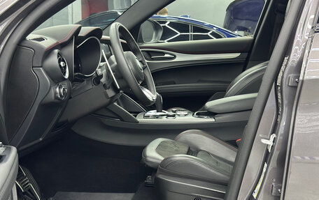 Alfa Romeo Stelvio, 2024 год, 4 799 000 рублей, 18 фотография