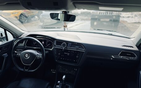 Volkswagen Tiguan II, 2018 год, 2 750 000 рублей, 30 фотография