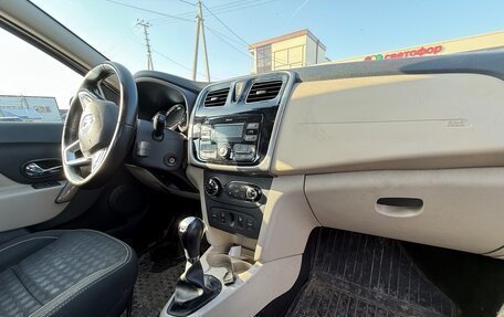 Renault Logan II, 2018 год, 600 000 рублей, 13 фотография