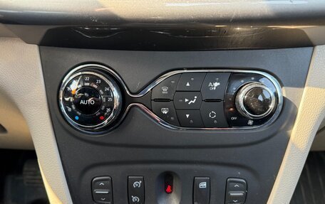 Renault Logan II, 2018 год, 600 000 рублей, 29 фотография