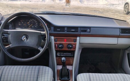 Mercedes-Benz W124, 1990 год, 200 000 рублей, 9 фотография