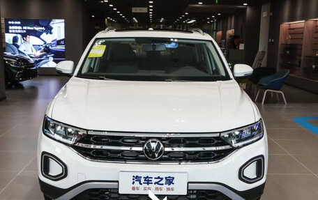 Volkswagen T-Roc I, 2021 год, 2 290 000 рублей, 2 фотография