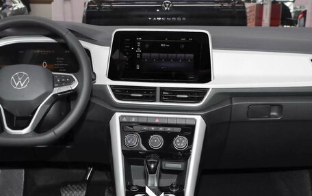 Volkswagen T-Roc I, 2021 год, 2 290 000 рублей, 8 фотография