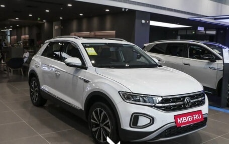 Volkswagen T-Roc I, 2021 год, 2 290 000 рублей, 3 фотография