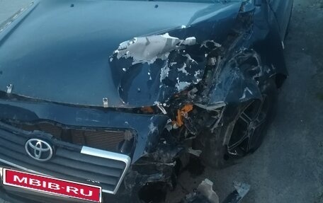 Toyota Avensis III рестайлинг, 2005 год, 250 000 рублей, 1 фотография