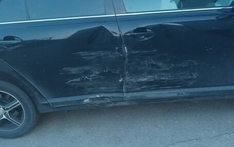 Toyota Avensis III рестайлинг, 2005 год, 250 000 рублей, 3 фотография