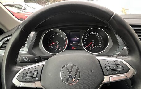 Volkswagen Tiguan II, 2021 год, 2 300 000 рублей, 17 фотография