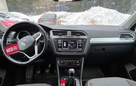 Volkswagen Tiguan II, 2021 год, 2 300 000 рублей, 16 фотография