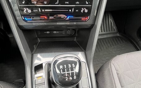 Volkswagen Tiguan II, 2021 год, 2 300 000 рублей, 19 фотография