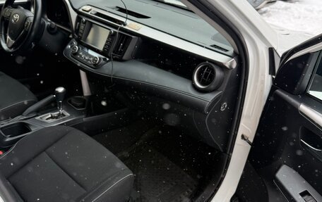 Toyota RAV4, 2019 год, 2 400 000 рублей, 10 фотография