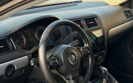 Volkswagen Jetta VI, 2011 год, 675 000 рублей, 2 фотография