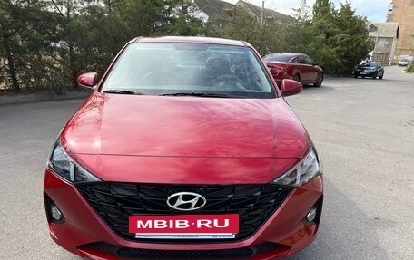 Hyundai Solaris II рестайлинг, 2022 год, 1 870 000 рублей, 2 фотография