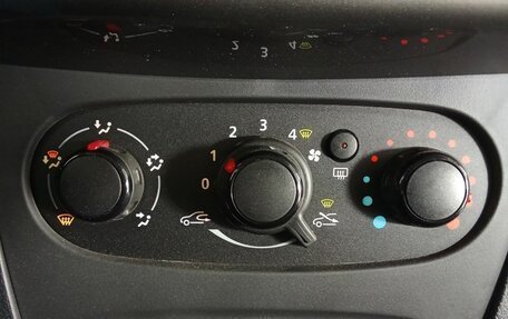 Renault Logan II, 2019 год, 1 250 000 рублей, 15 фотография