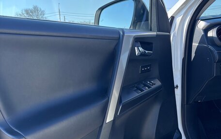 Toyota RAV4, 2017 год, 3 150 000 рублей, 9 фотография