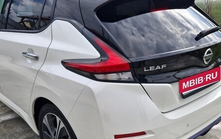 Nissan Leaf II, 2018 год, 1 400 000 рублей, 10 фотография