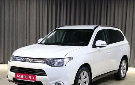 Mitsubishi Outlander III рестайлинг 3, 2013 год, 1 219 000 рублей, 1 фотография