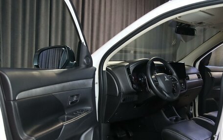 Mitsubishi Outlander III рестайлинг 3, 2013 год, 1 219 000 рублей, 7 фотография