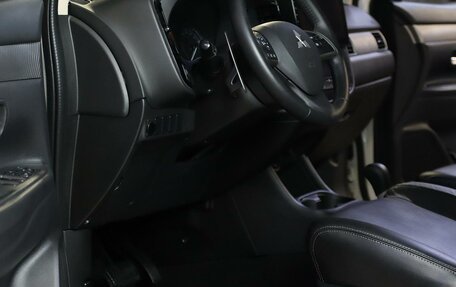 Mitsubishi Outlander III рестайлинг 3, 2013 год, 1 219 000 рублей, 9 фотография