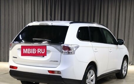 Mitsubishi Outlander III рестайлинг 3, 2013 год, 1 219 000 рублей, 6 фотография