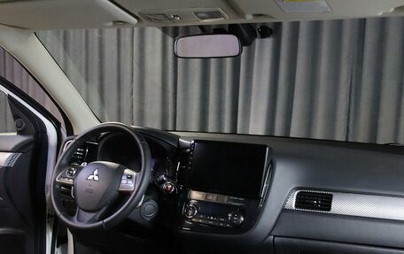 Mitsubishi Outlander III рестайлинг 3, 2013 год, 1 219 000 рублей, 12 фотография