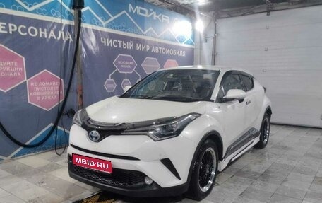 Toyota C-HR I рестайлинг, 2017 год, 1 750 000 рублей, 1 фотография