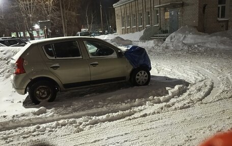 Renault Sandero I, 2012 год, 200 000 рублей, 3 фотография