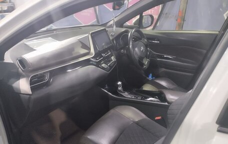 Toyota C-HR I рестайлинг, 2017 год, 1 750 000 рублей, 9 фотография