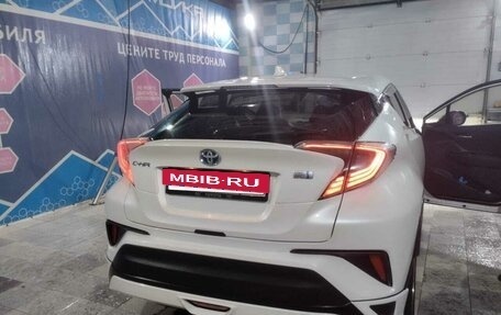 Toyota C-HR I рестайлинг, 2017 год, 1 750 000 рублей, 4 фотография