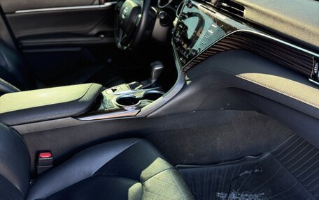 Toyota Camry, 2018 год, 2 590 000 рублей, 13 фотография