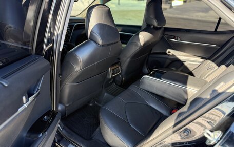 Toyota Camry, 2018 год, 2 590 000 рублей, 8 фотография