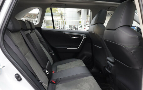 Toyota RAV4, 2025 год, 4 600 000 рублей, 27 фотография