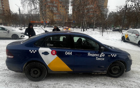 Volkswagen Polo VI (EU Market), 2019 год, 700 000 рублей, 3 фотография