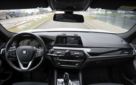 BMW 5 серия, 2017 год, 3 289 000 рублей, 10 фотография