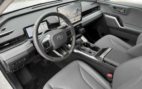 Toyota RAV4, 2025 год, 4 690 000 рублей, 7 фотография