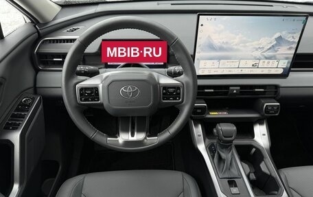 Toyota RAV4, 2025 год, 4 690 000 рублей, 10 фотография