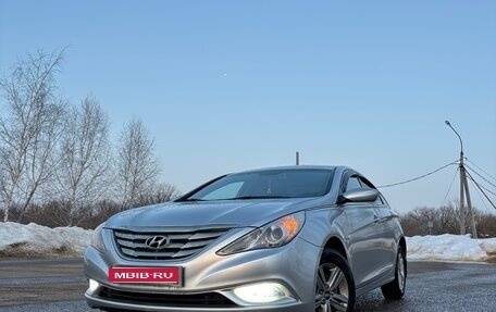 Hyundai Sonata VI, 2011 год, 900 000 рублей, 1 фотография