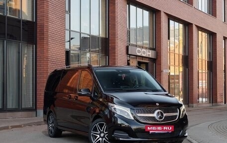 Mercedes-Benz V-Класс, 2017 год, 5 690 000 рублей, 3 фотография