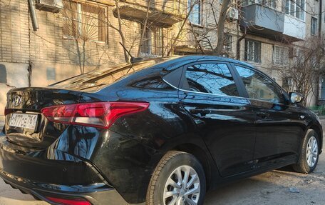 Hyundai Solaris II рестайлинг, 2021 год, 1 720 000 рублей, 6 фотография