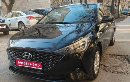 Hyundai Solaris II рестайлинг, 2021 год, 1 720 000 рублей, 2 фотография