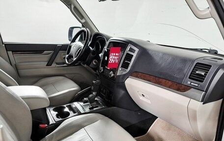 Mitsubishi Pajero IV, 2020 год, 3 700 000 рублей, 13 фотография