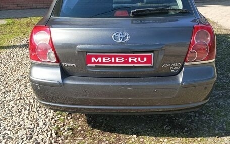Toyota Avensis III рестайлинг, 2003 год, 460 000 рублей, 1 фотография