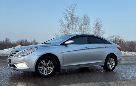Hyundai Sonata VI, 2011 год, 900 000 рублей, 2 фотография