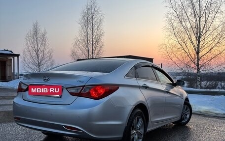 Hyundai Sonata VI, 2011 год, 900 000 рублей, 5 фотография
